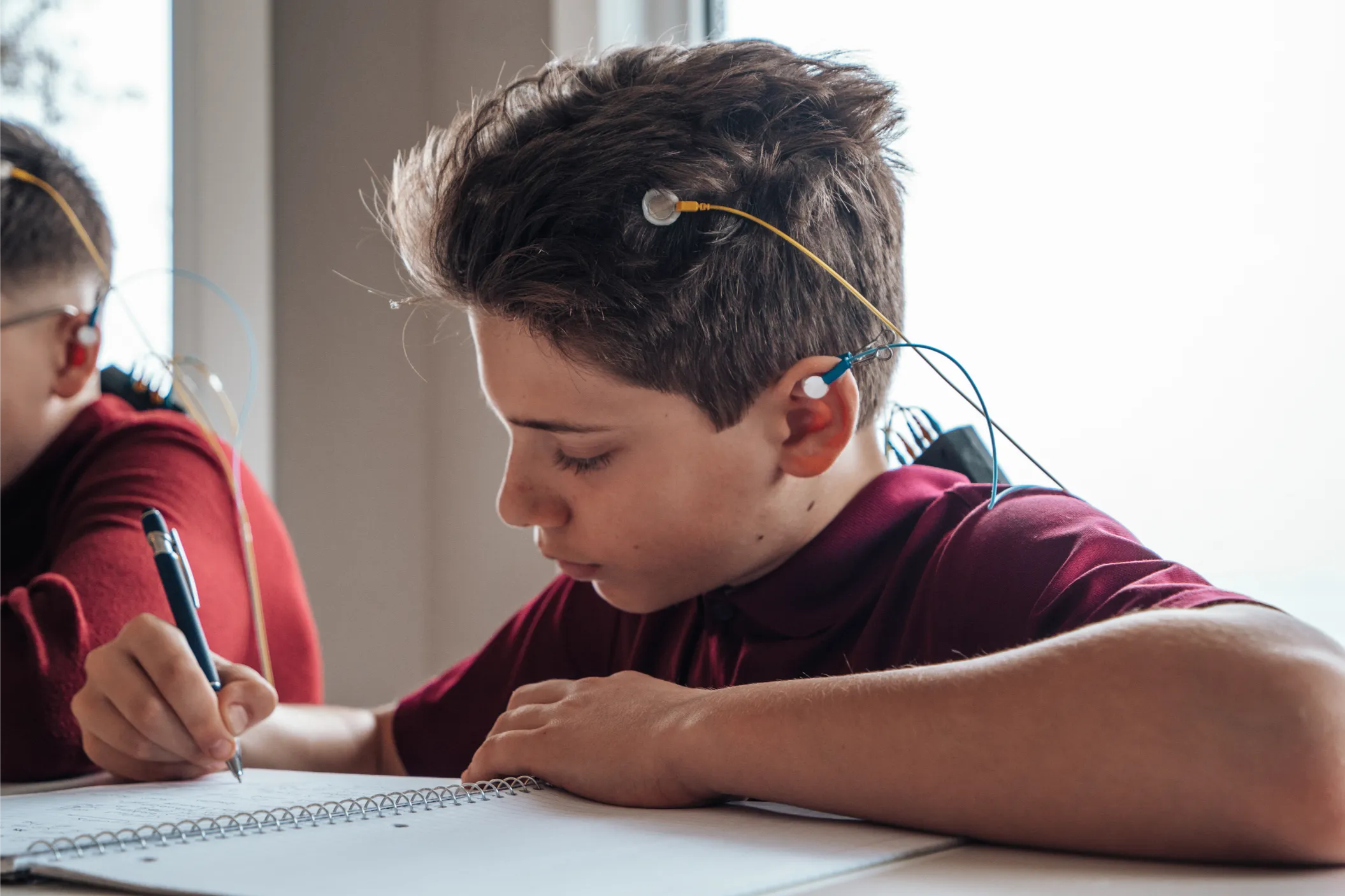 Enfant faisant ses devoirs